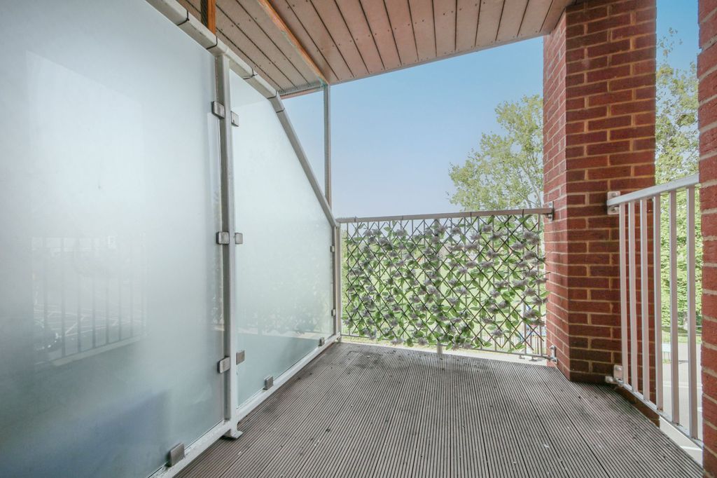 Additional image 7 of 2 bed flat for sale100 Riverdene Place, Bitterne Park SO18