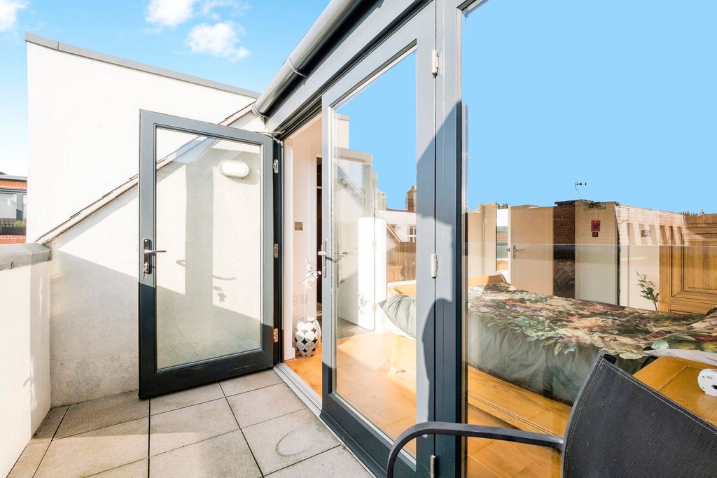 Additional image 12 of 3 bed flat for saleJohnston Road, Woodford Green IG8