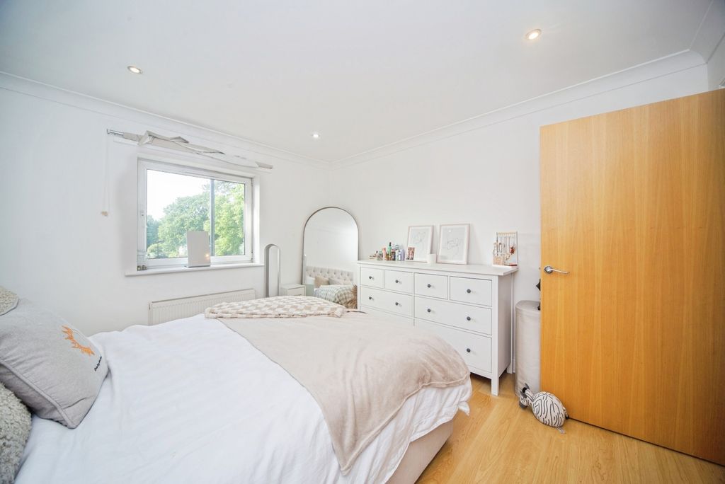 Additional image 11 of 2 bed flat for saleWinchester Road, Southampton, Hampshire SO16