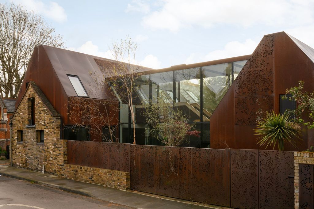 4 bed link detached house for saleKew House, Kew TW9