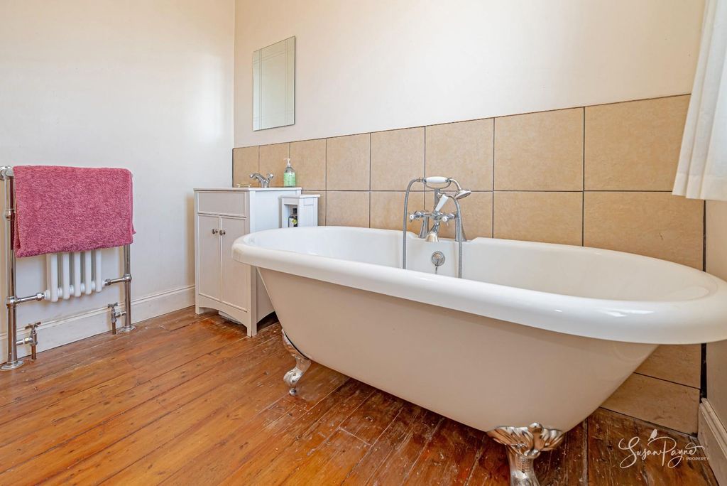 Additional image 22 of 4 bed detached house for saleCalbourne Road, Newport PO30
