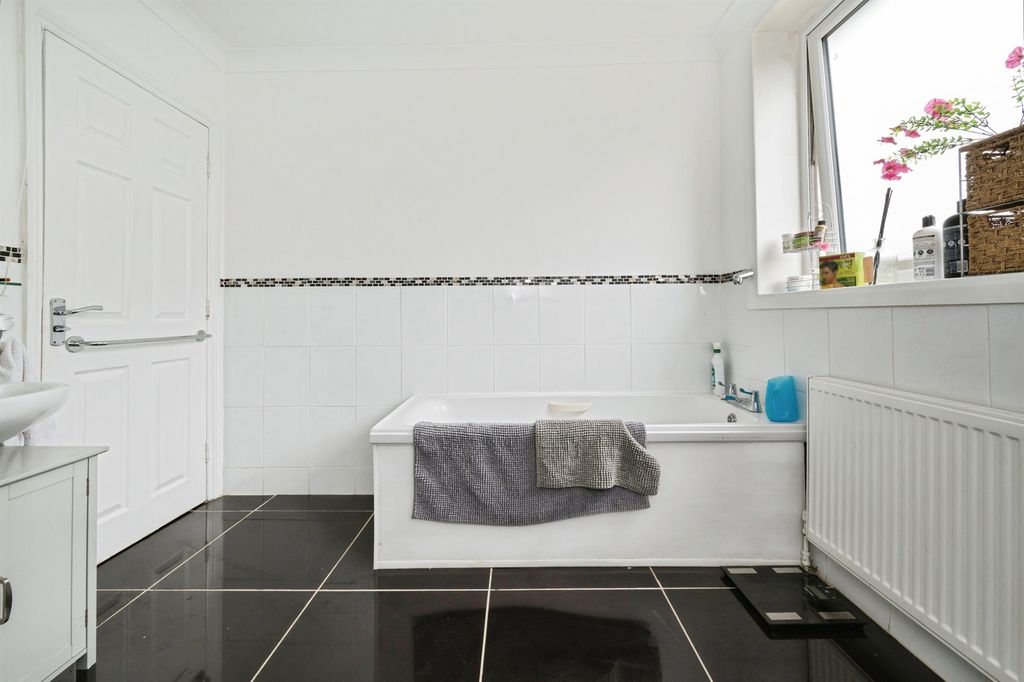 Additional image 16 of 2 bed semi-detached house for saleFreshfield Square, Southampton SO15