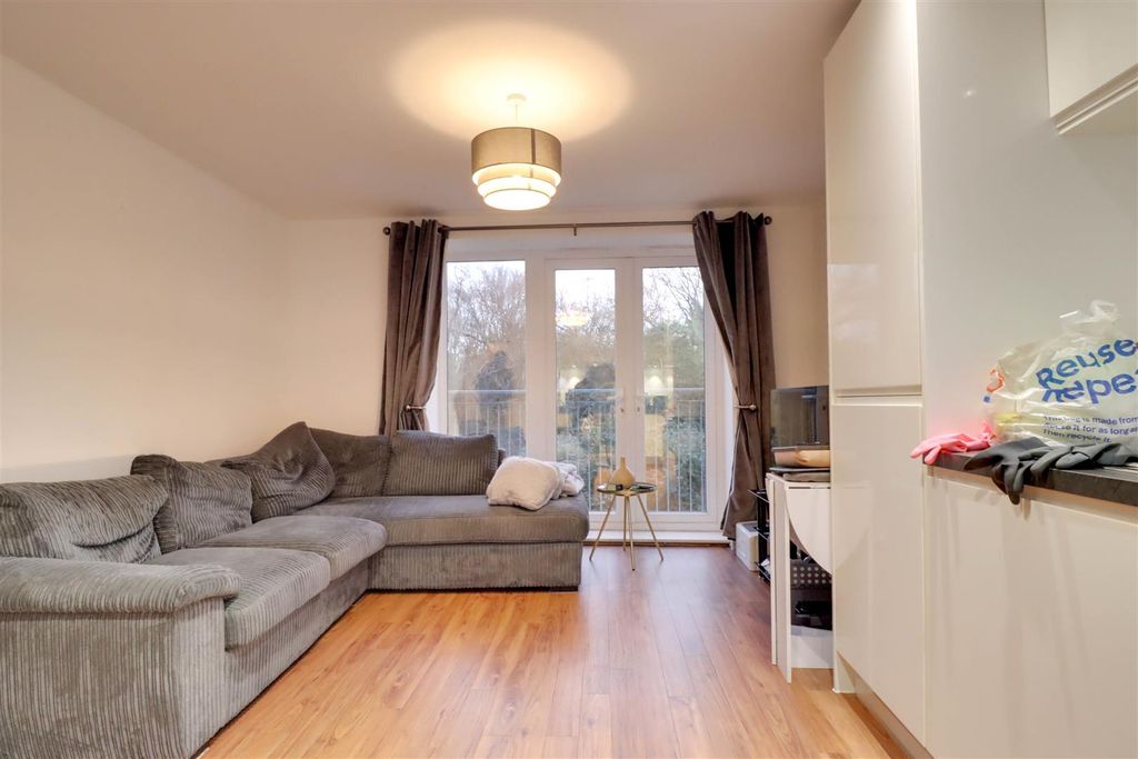 Additional image 3 of 2 bed flat for saleGolden Jubilee Way, Wickford SS12