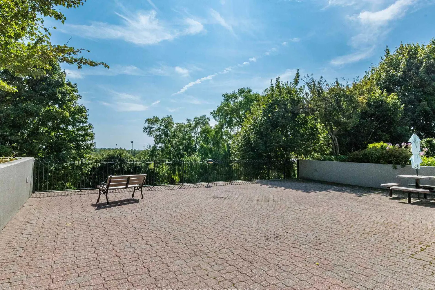 Additional image 17 of 880 Dundas Street 1002
