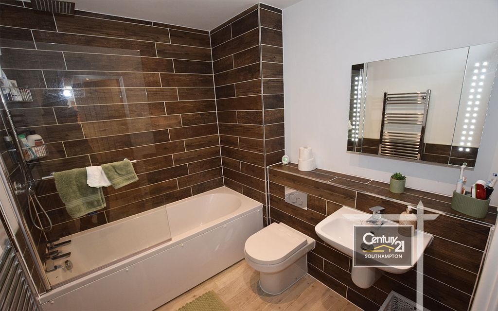 Additional image 7 of 2 bed flat for sale|Ref: L821555|, Saxon Gate, Back Of The Walls, Southampton SO14