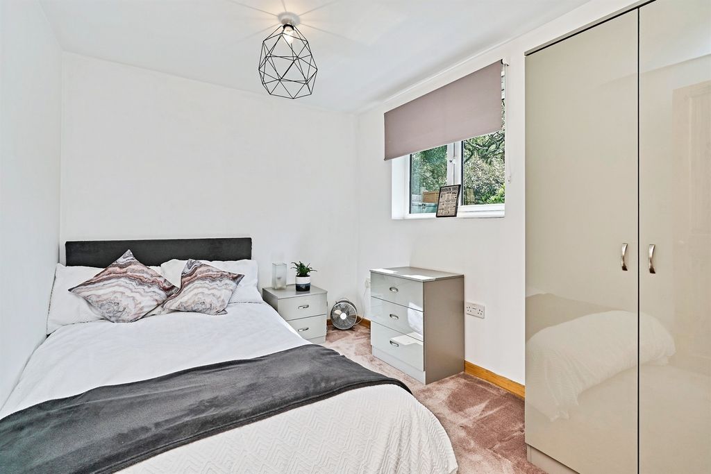Additional image 20 of 4 bed semi-detached house for saleLinden Lane, Willenhall WV12