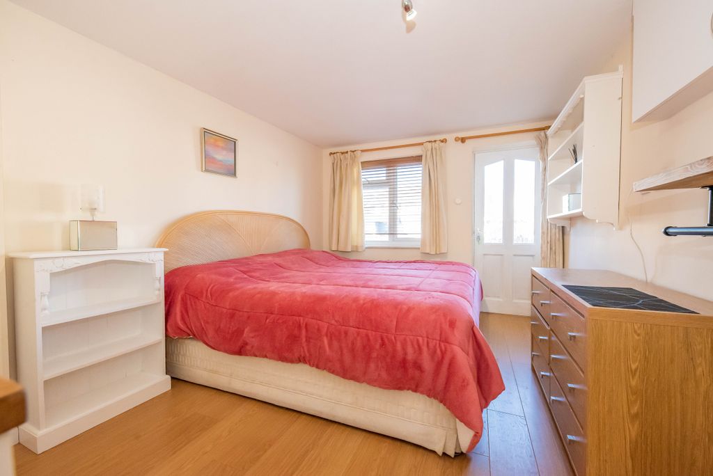 Additional image 8 of 4 bed semi-detached house for saleIves Close, Yateley, Hampshire GU46