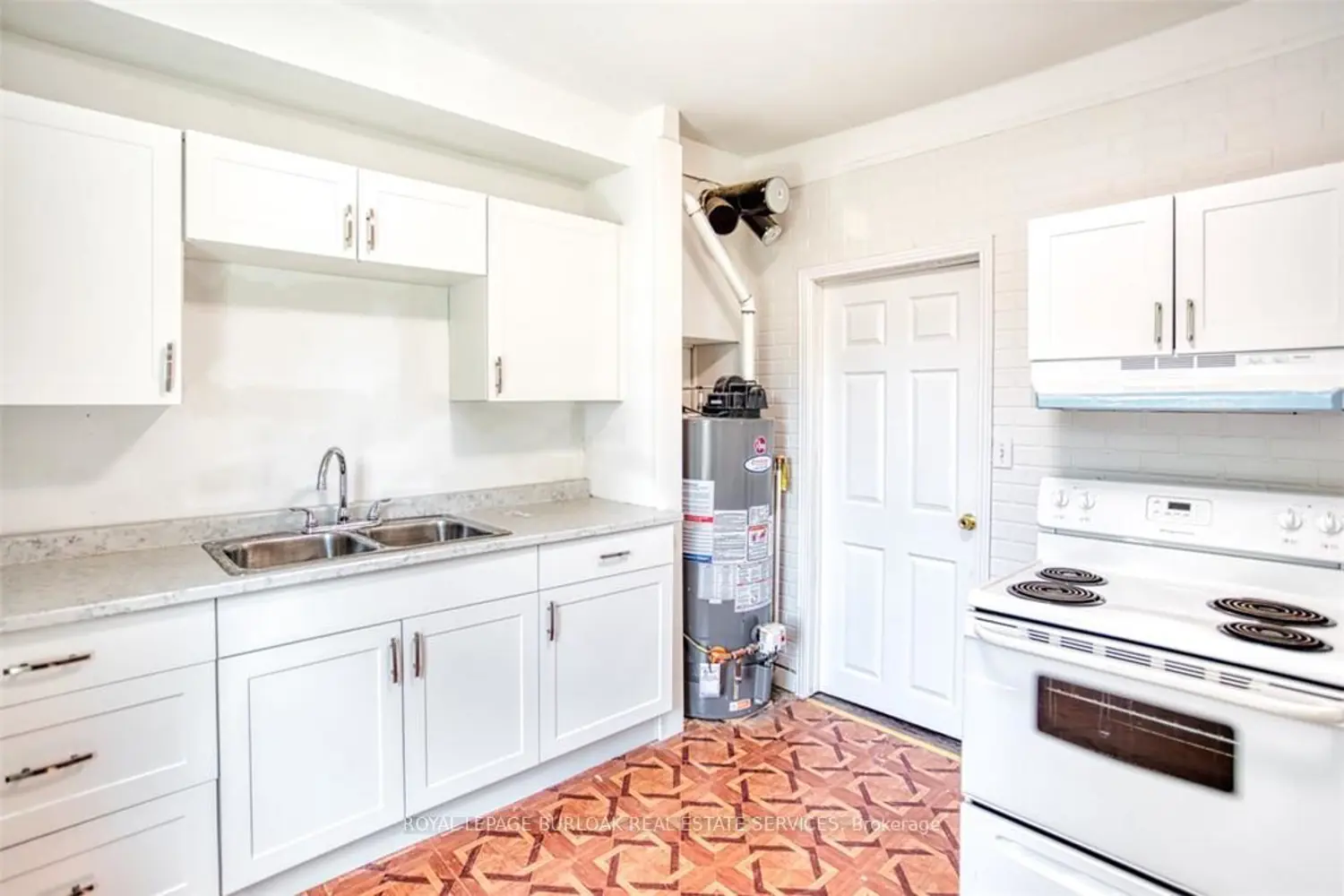 Additional image 10 of 2712 Upper James Street