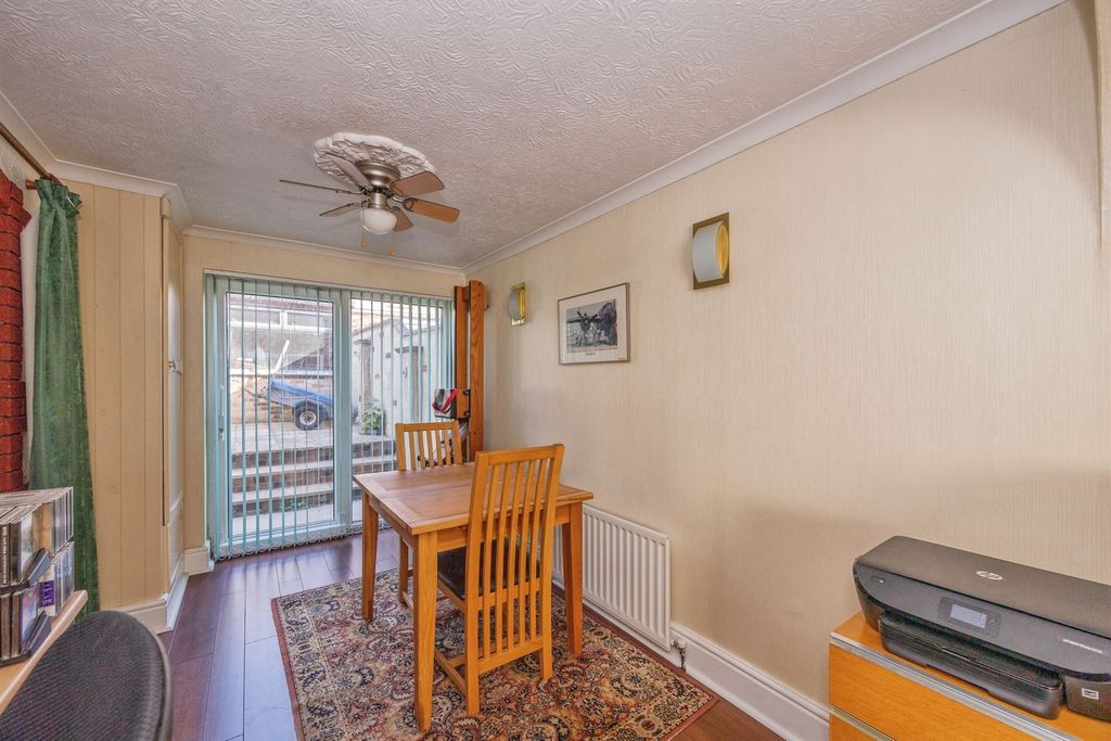 Additional image 5 of 3 bed semi-detached house for saleSeaway Crescent, Southsea PO4