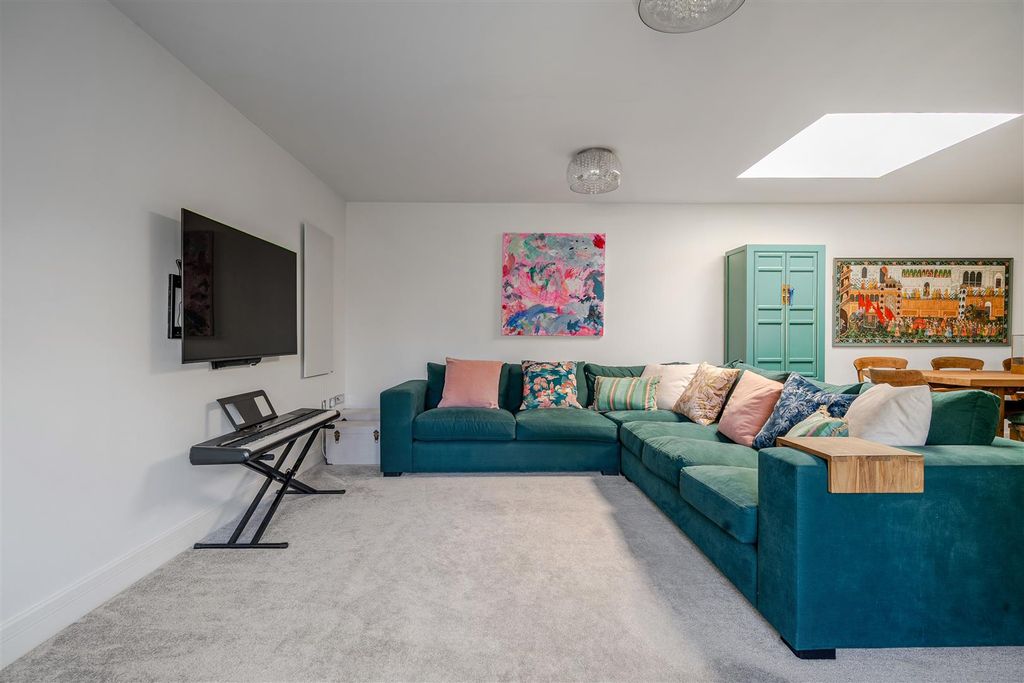 Additional image 7 of 2 bed flat for saleLanden House, Rectory Road Wokingham, Berkshire RG40