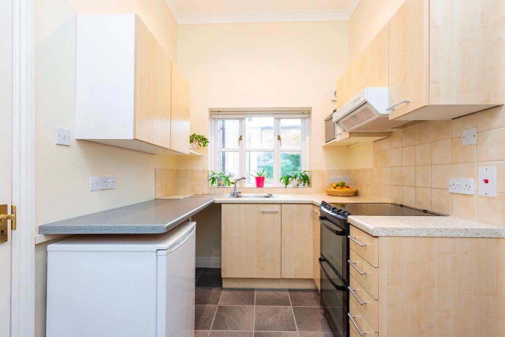 Additional image 10 of 5 bed detached house for saleOld Beech House, Le Neubourg Way, Gillingham SP8