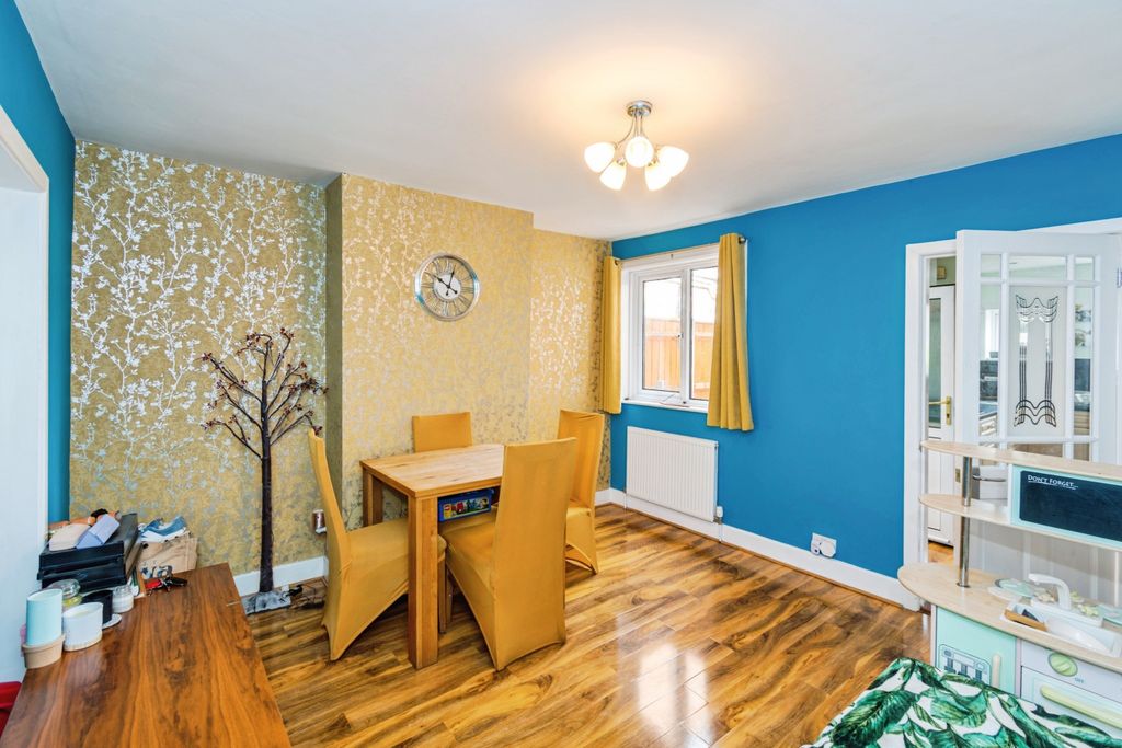 Additional image 4 of 3 bed terraced house for saleEnglish Road, Southampton SO15