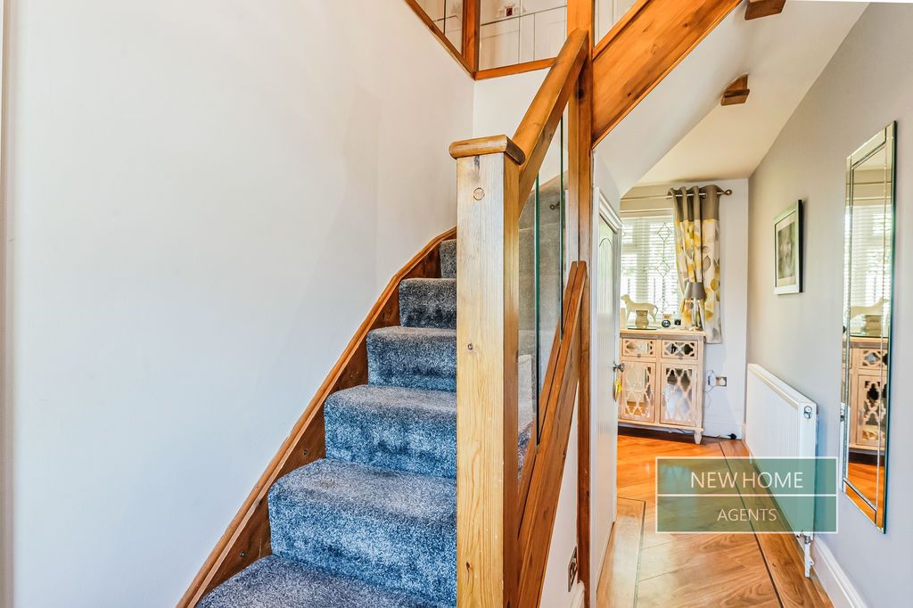 Additional image 8 of 4 bed detached bungalow for saleCanford Avenue, Wickford SS12
