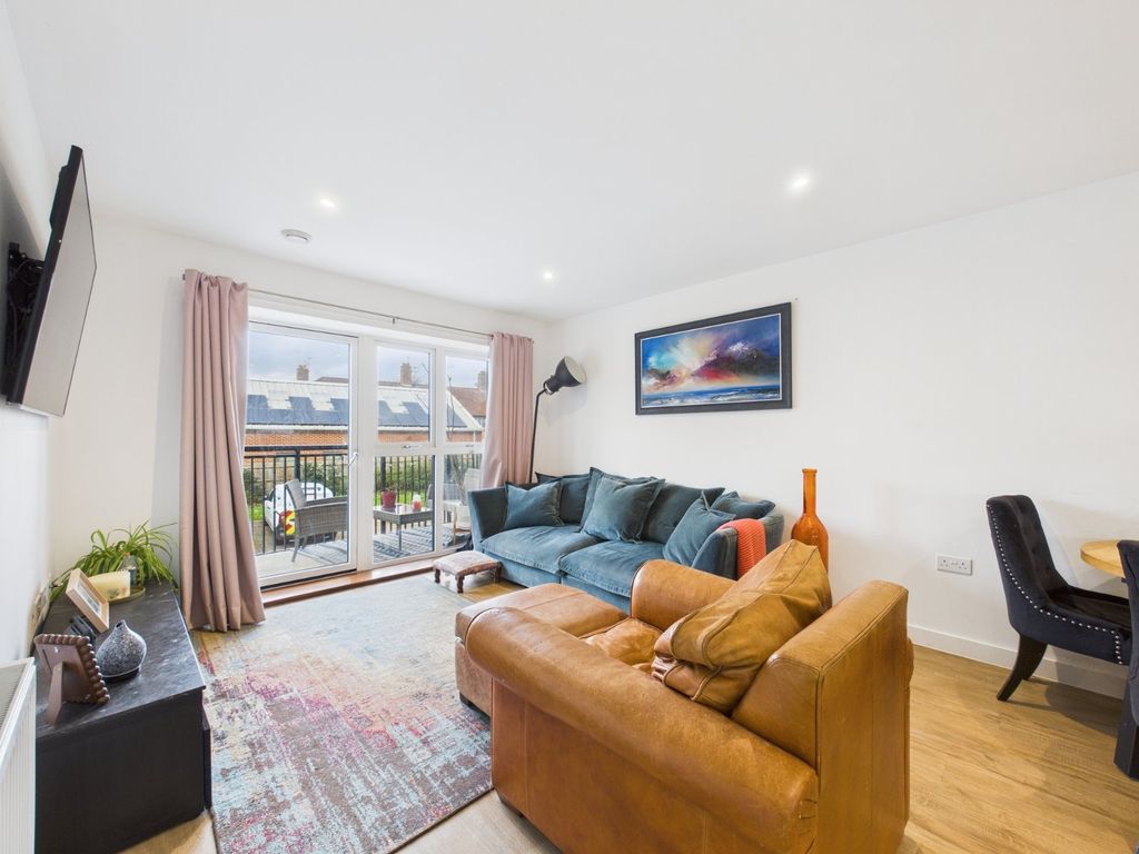 Additional image 2 of 2 bed flat for salePitcher Lane, Ashford, Surrey TW15