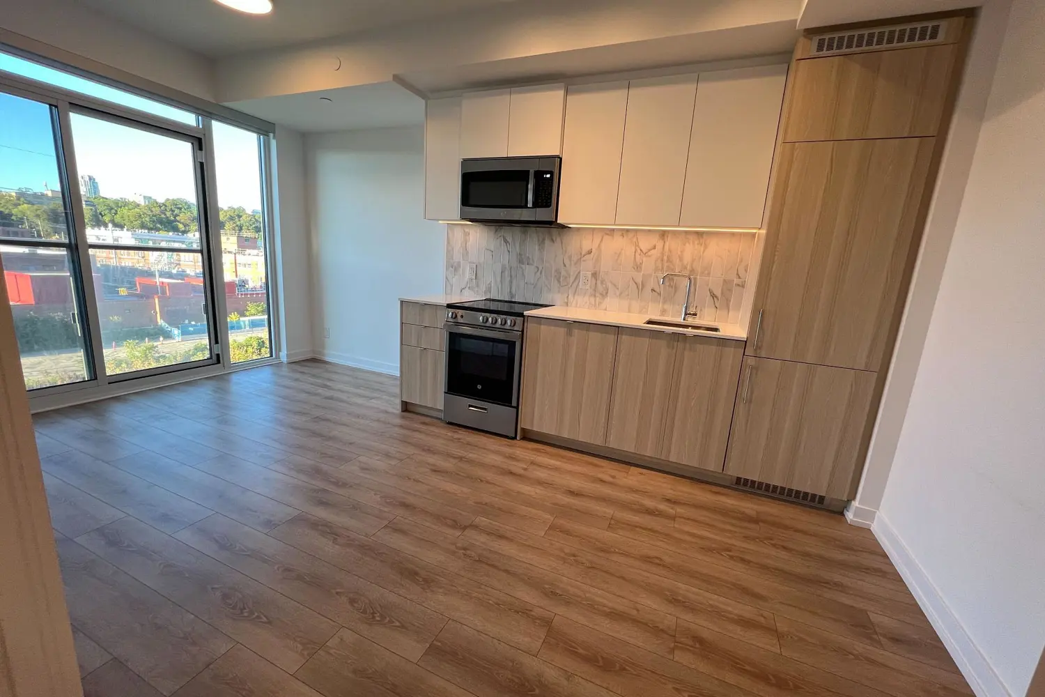 Additional image 4 of 500 Dupont Street 512