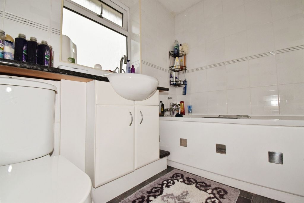 Additional image 15 of 5 bed semi-detached house for saleRedruth Avenue, Wigston LE18