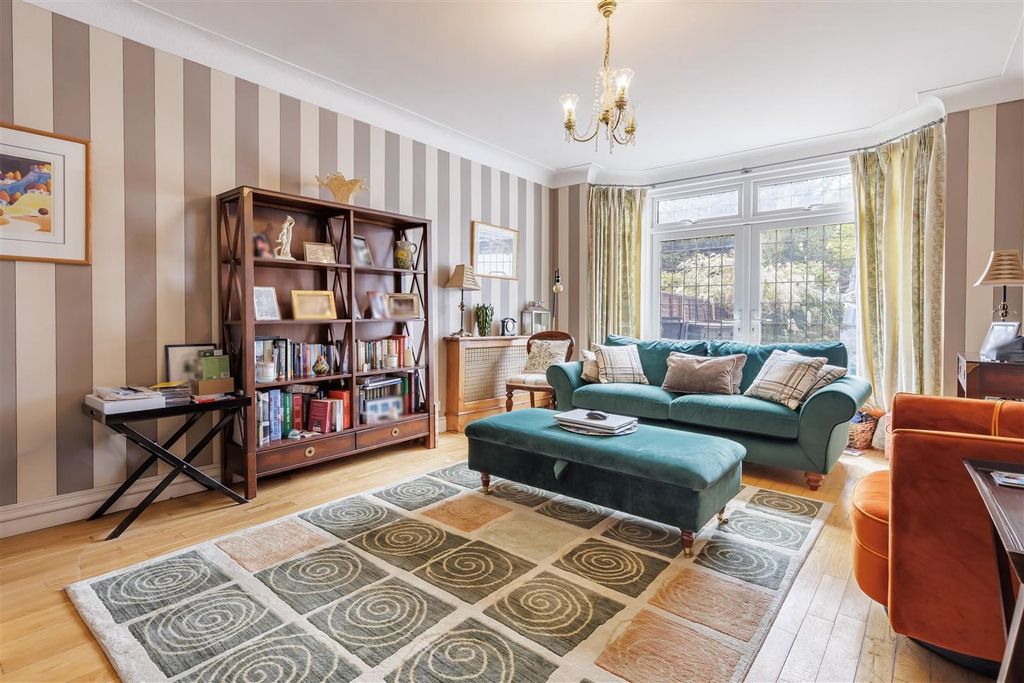 Additional image 6 of 5 bed semi-detached house for saleQueens Avenue, Woodford Green IG8