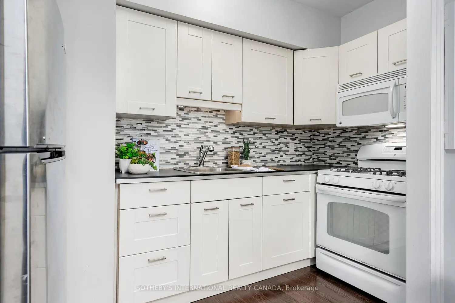 Additional image 8 of 412 Wellesley Street