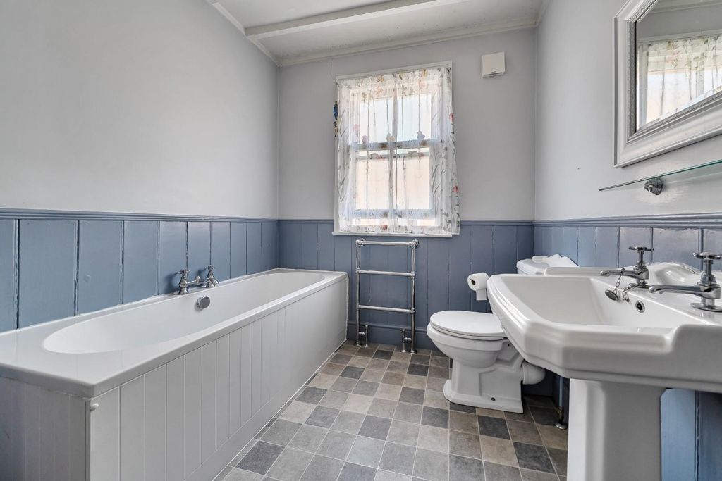 Additional image 10 of 2 bed maisonette for saleDorset Road, Windsor SL4