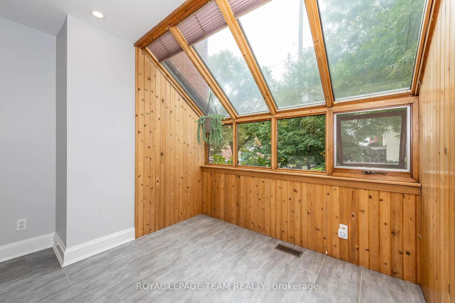 595 Besserer Street C photo 3