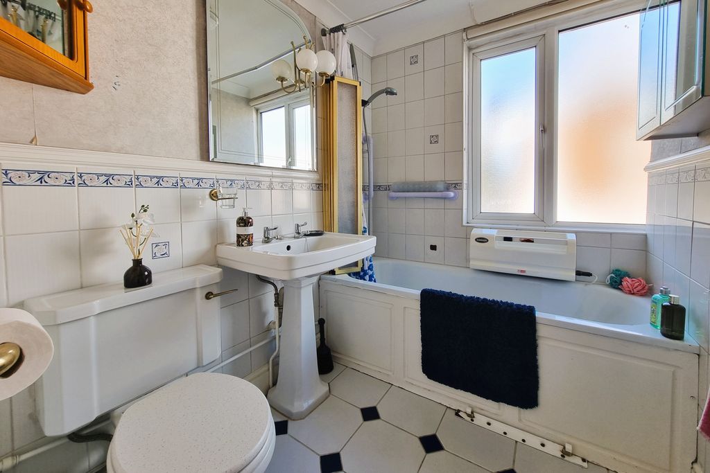 Additional image 12 of 3 bed flat for saleOld Portsmouth, Hampshire PO1