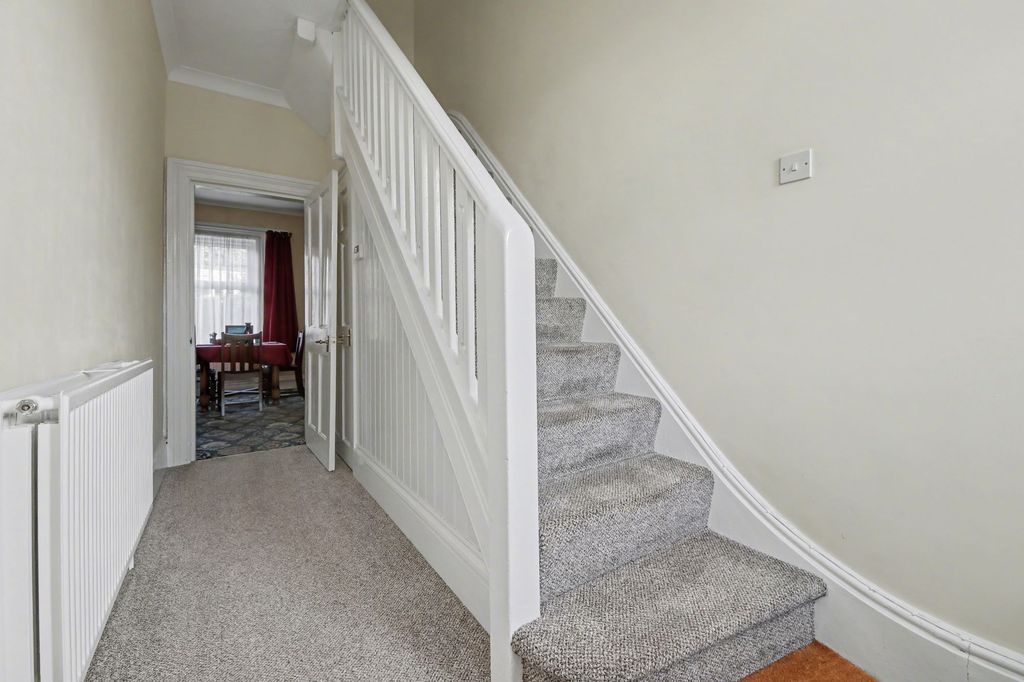 Additional image 4 of 3 bed semi-detached house for saleAsh Tree Road, Bitterne Park SO18