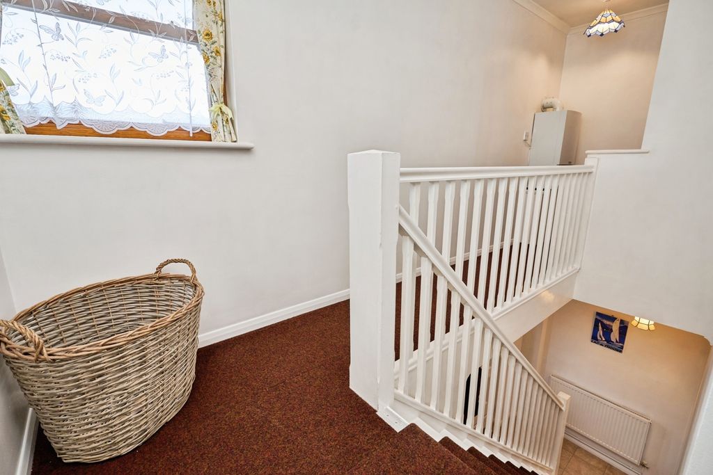 Additional image 16 of 2 bed maisonette for saleMedina Avenue, Newport, Isle Of Wight PO30