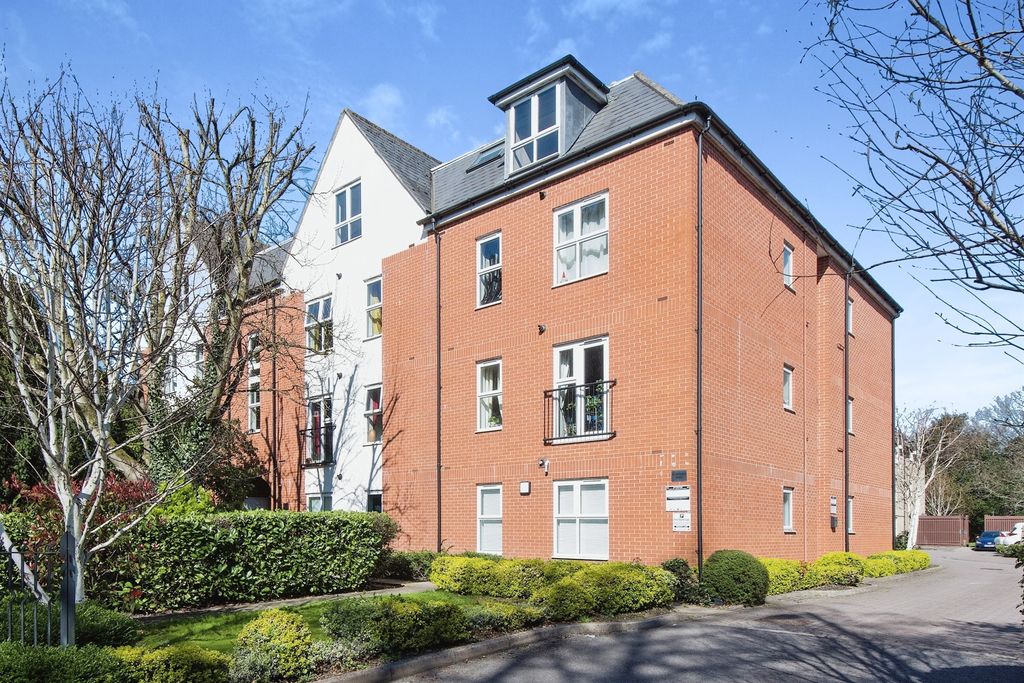 2 bed flat for saleArchers Road, Southampton SO15