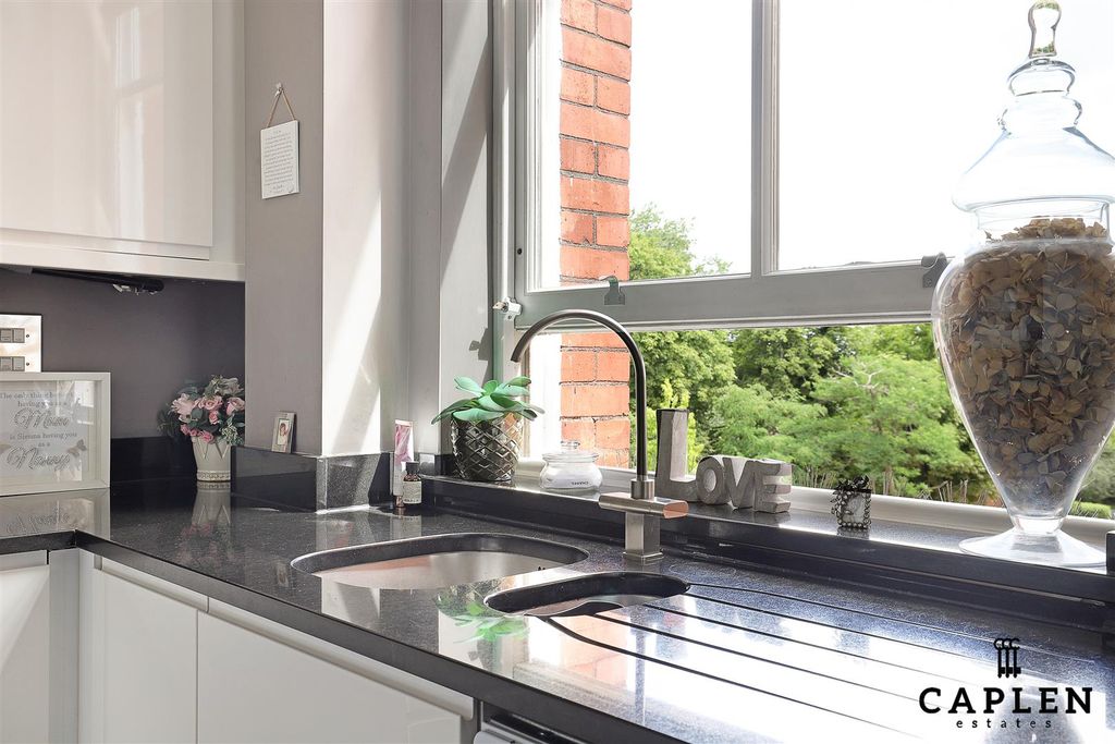 Additional image 10 of 2 bed flat for saleBrandesbury Square, Woodford Green IG8
