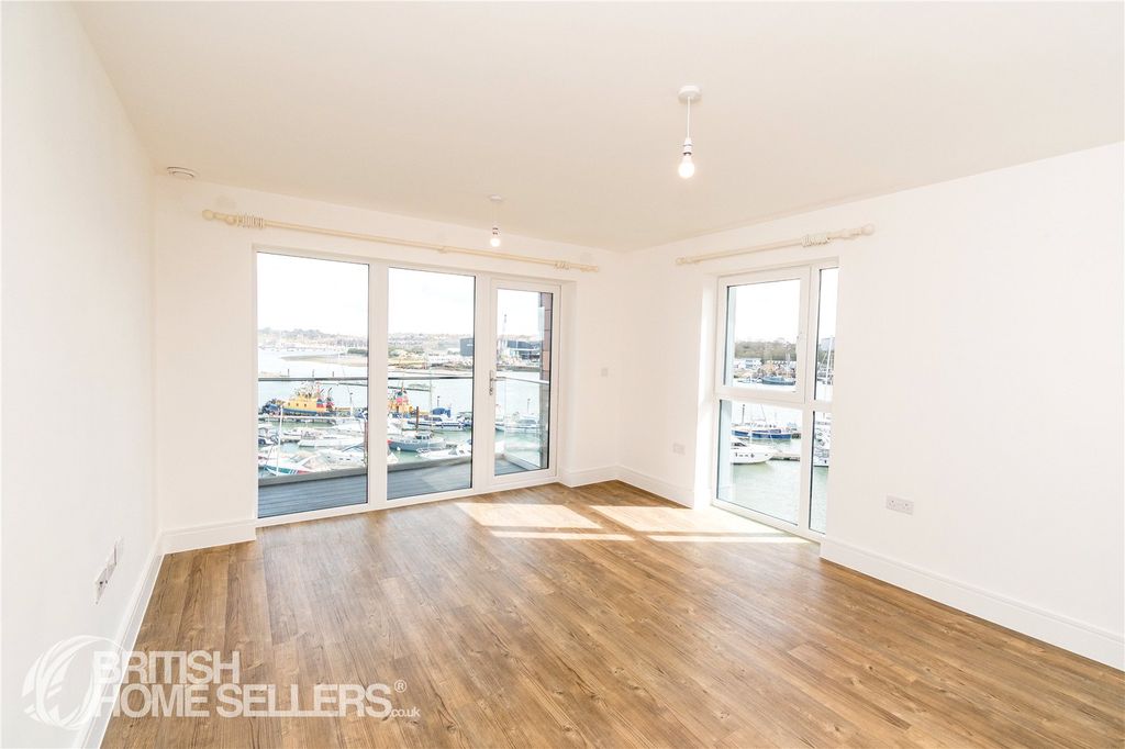 2 bed flat for saleThomas Blake Avenue, Southampton, Hampshire SO14 photo 4