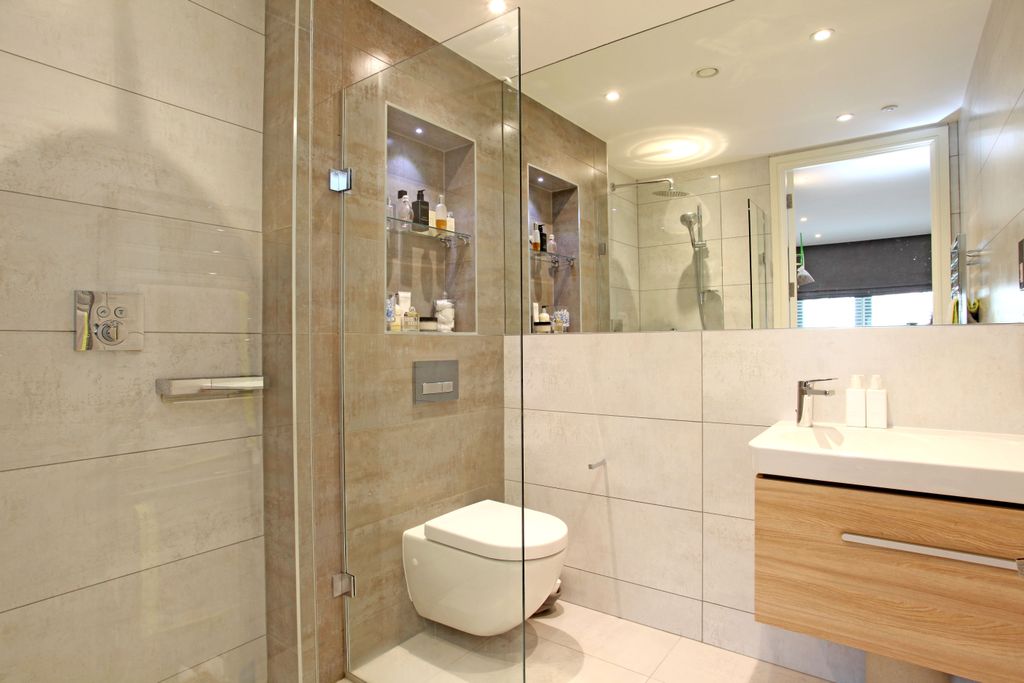 Additional image 6 of 2 bed flat for saleFarm Yard, Windsor SL4