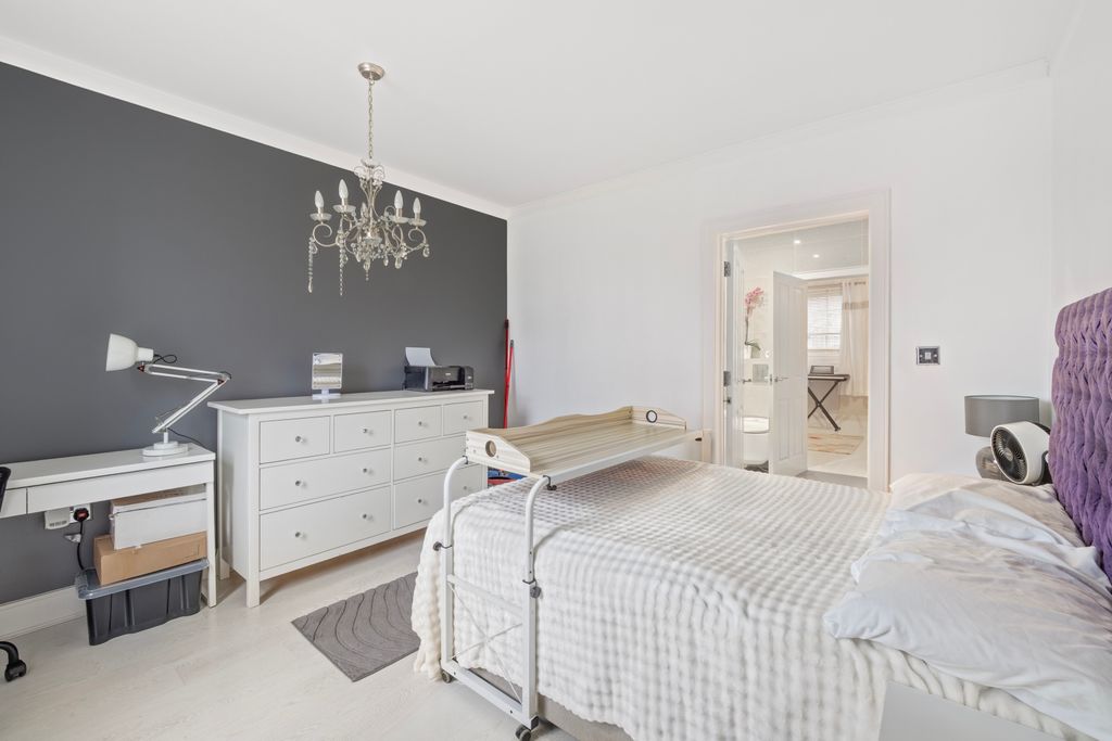 Additional image 10 of 6 bed detached house for saleLewiston Close, Worcester Park KT4