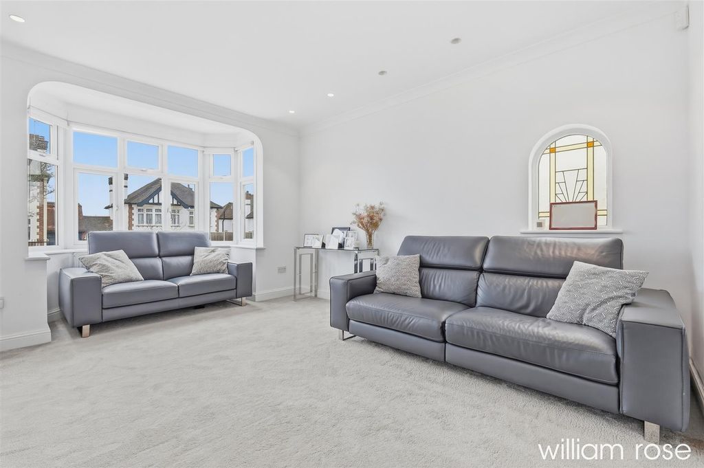 Additional image 11 of 4 bed detached house for salePrinces Avenue, Woodford Green IG8