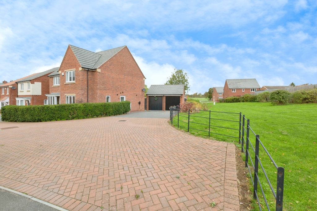 Additional image 2 of 4 bed detached house for saleStacey Avenue, Leicester LE7