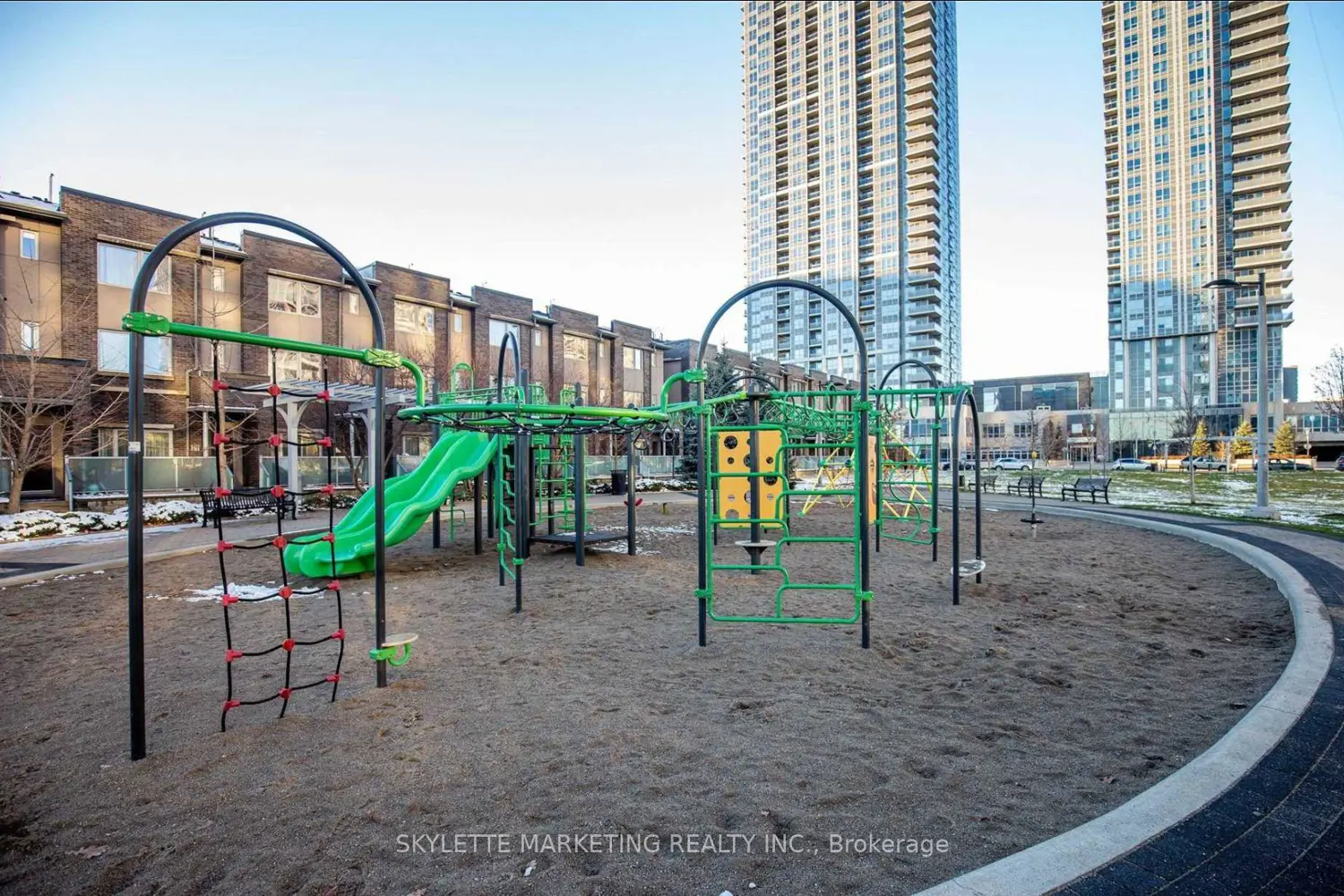 Additional image 20 of 275 Village Green Square 3017