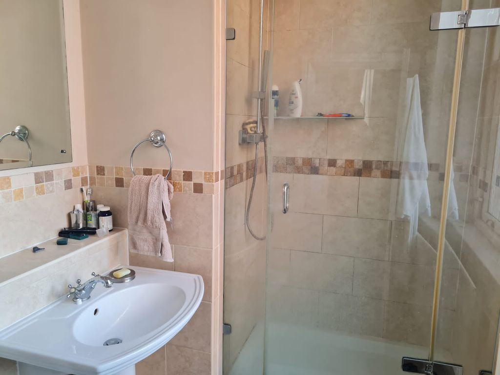Additional image 7 of 2 bed flat for saleRichmond Drive, Woodford Green IG8