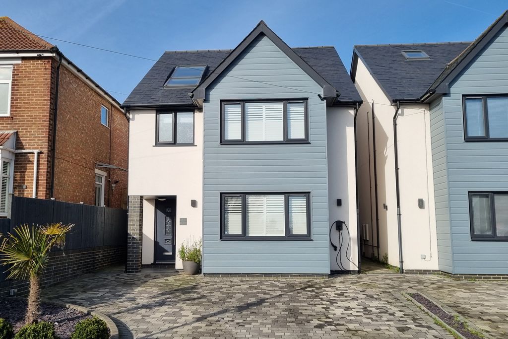 Additional image 3 of 4 bed detached house for saleDrayton, Hampshire PO6