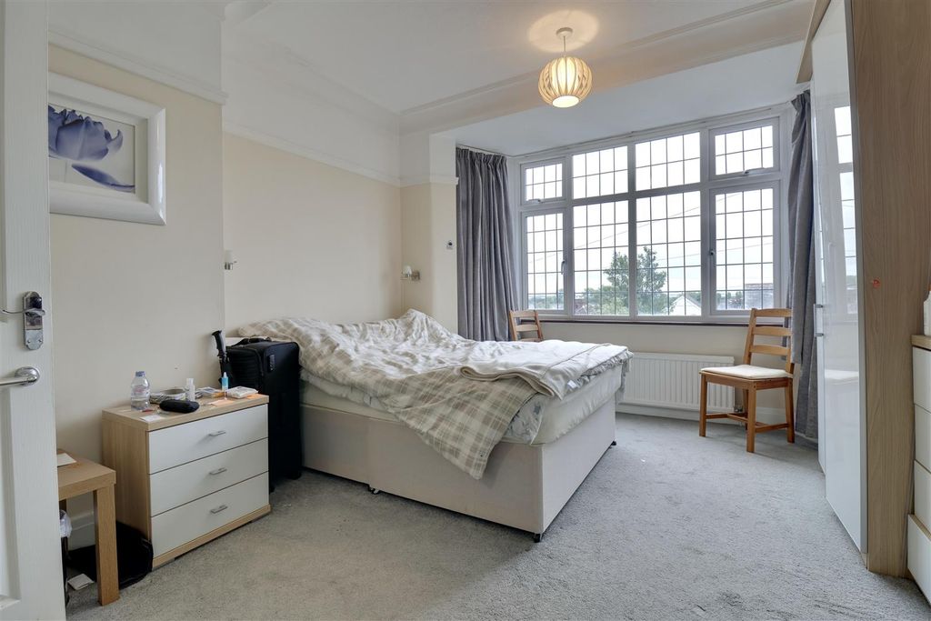 Additional image 10 of 4 bed property for saleHavant Road, Farlington, Portsmouth PO6