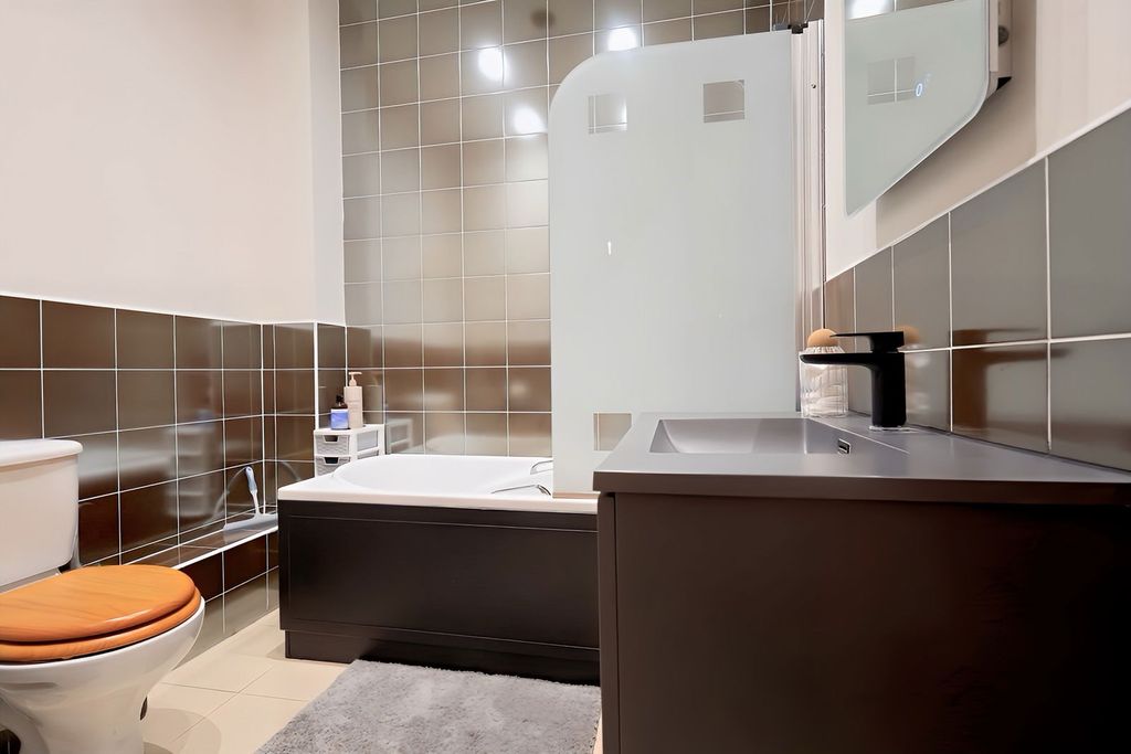 Additional image 13 of 2 bed flat for saleWoodford Mill, Mill Street, Witney, Oxfordshire OX28