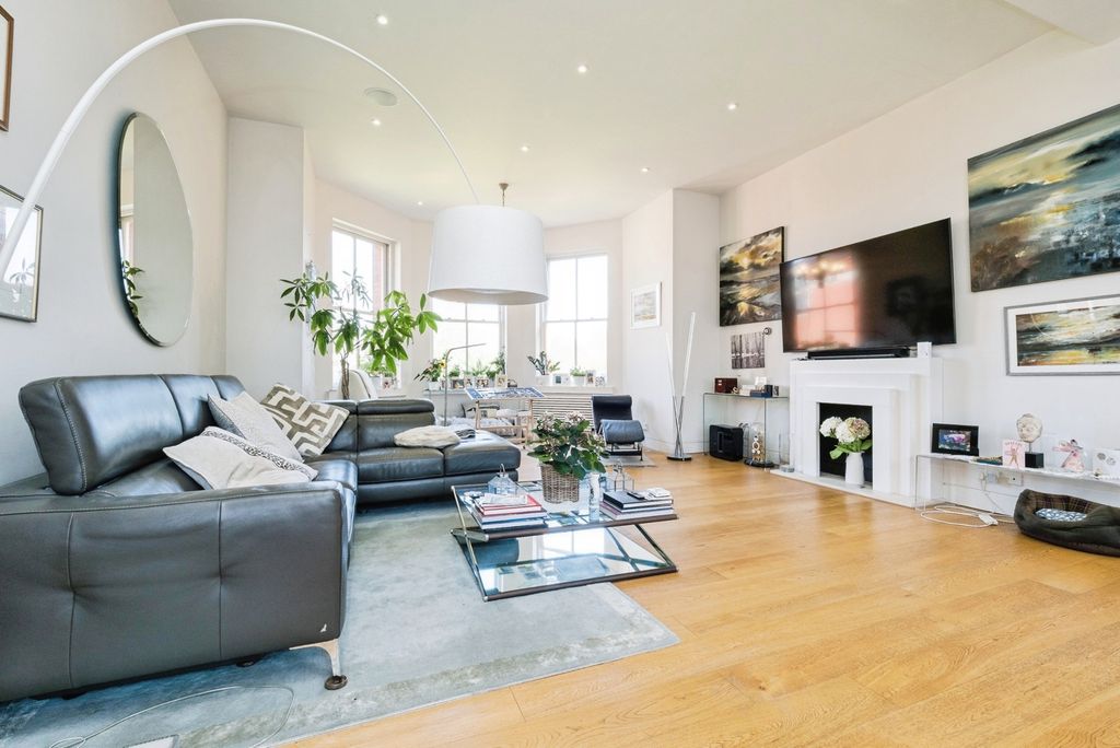 Additional image 7 of 3 bed flat for saleBartholomew House, Richmond Drive, Woodford Green IG8