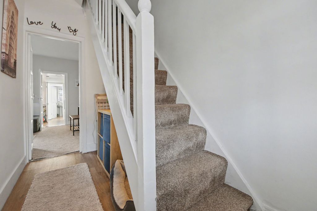 3 bed terraced house for saleLudlow Road, Itchen SO19 photo 4