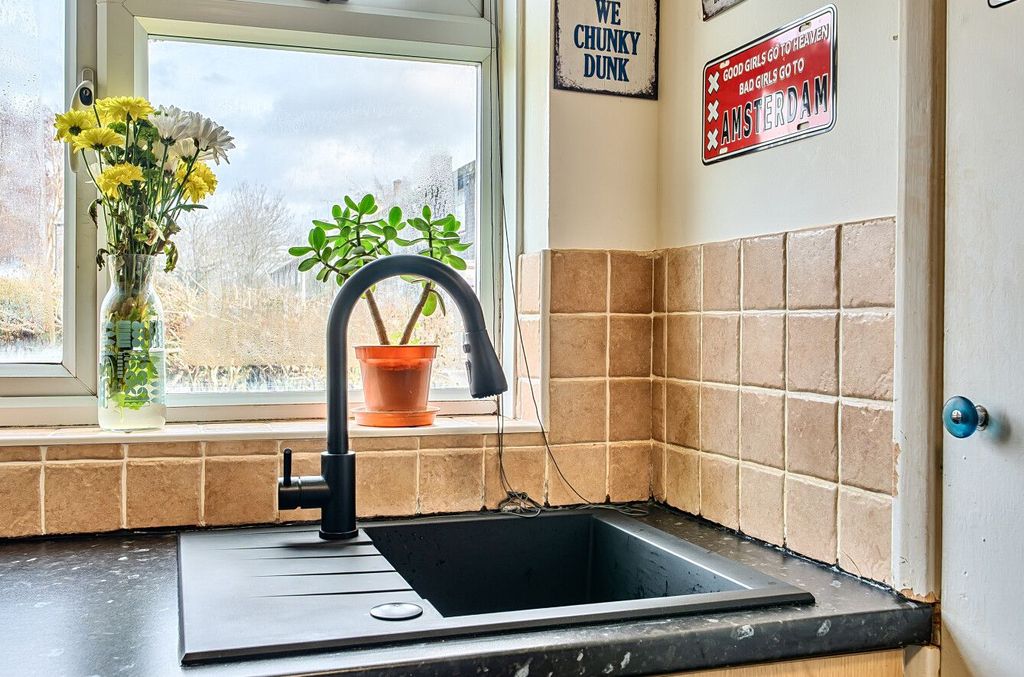 1 bed flat for saleLockerley Crescent, Southampton SO16 photo 4