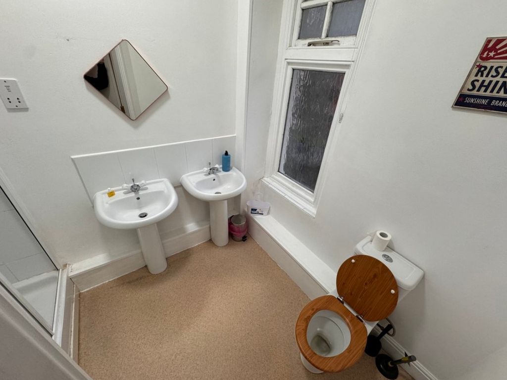Additional image 8 of 3 bed flat for salePenn Road, Penn, Wolverhampton WV3