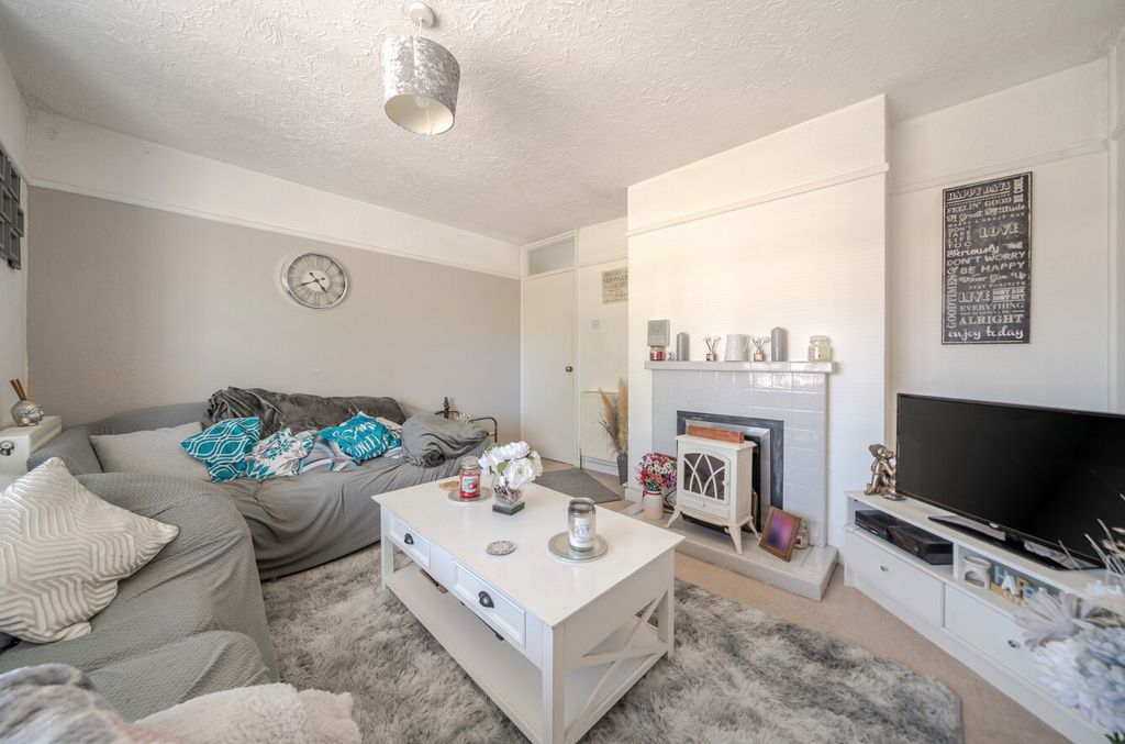 Additional image 2 of 2 bed flat for saleLondon Road, Portsmouth, Hampshire PO2