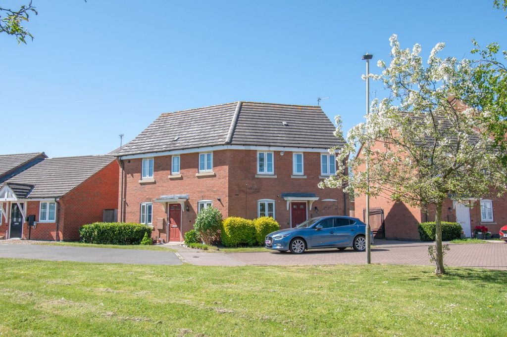 2 bed flat for saleSwinton Close, Hamilton LE5