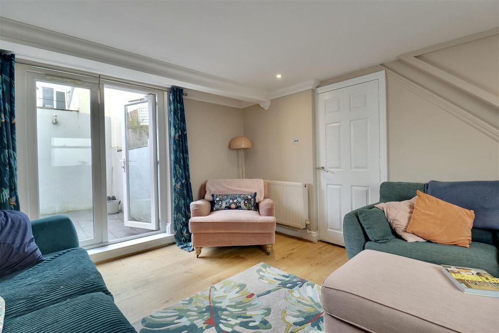 Additional image 8 of 2 bed flat for saleClarence Parade, Southsea PO5