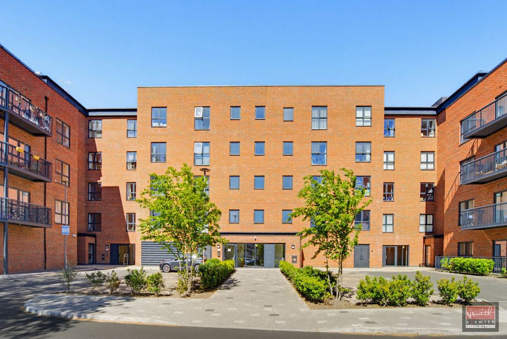 Additional image 13 of 2 bed flat for salePitcher Lane, Ashford TW15