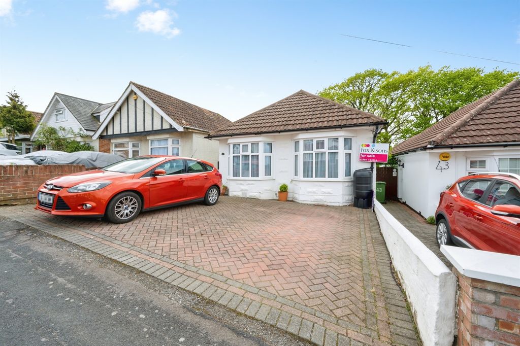 2 bed detached bungalow for saleWoodmill Lane, Southampton SO18