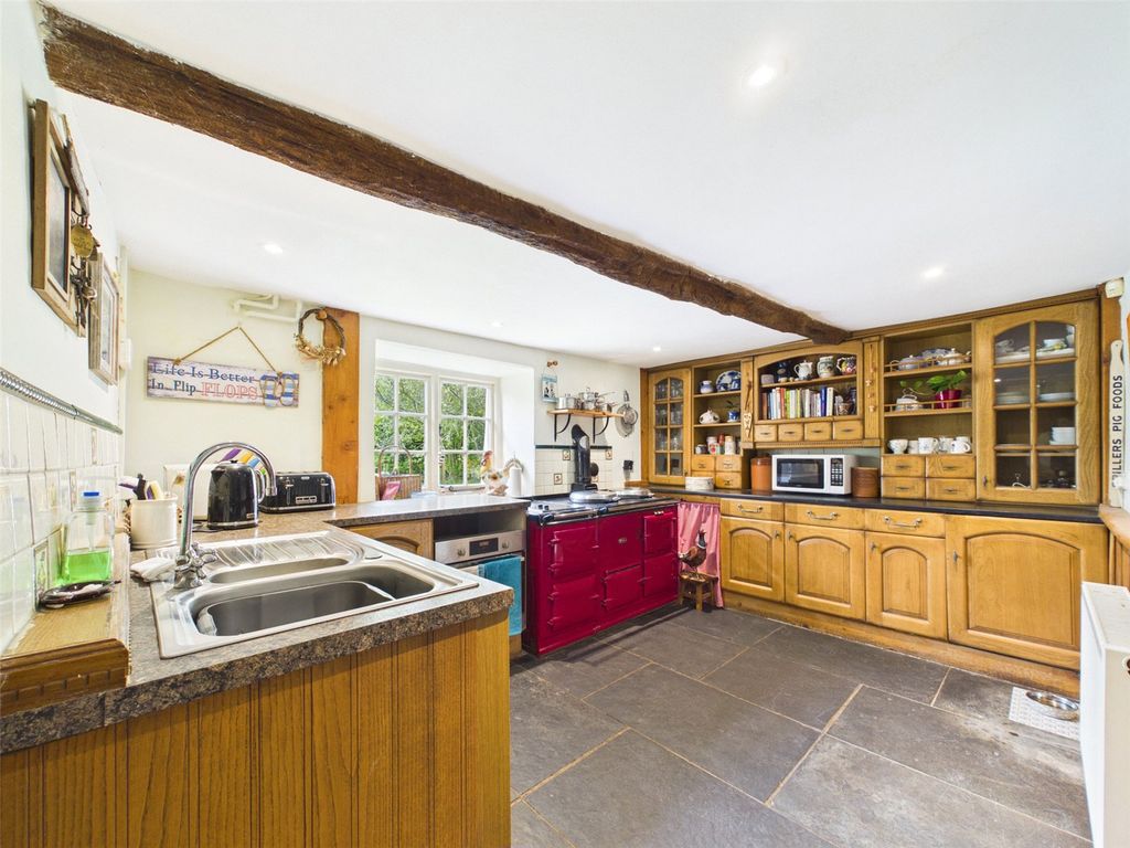 4 bed cottage for saleWinkleigh, Devon EX19 photo 2
