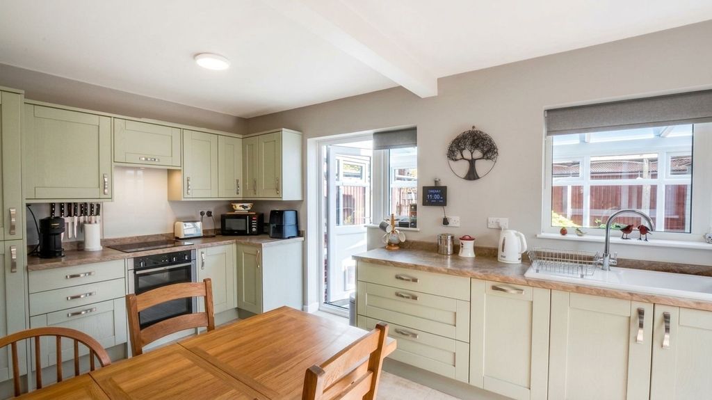 Additional image 2 of 3 bed semi-detached house for saleCoombe Rise, Oadby, Leicester LE2
